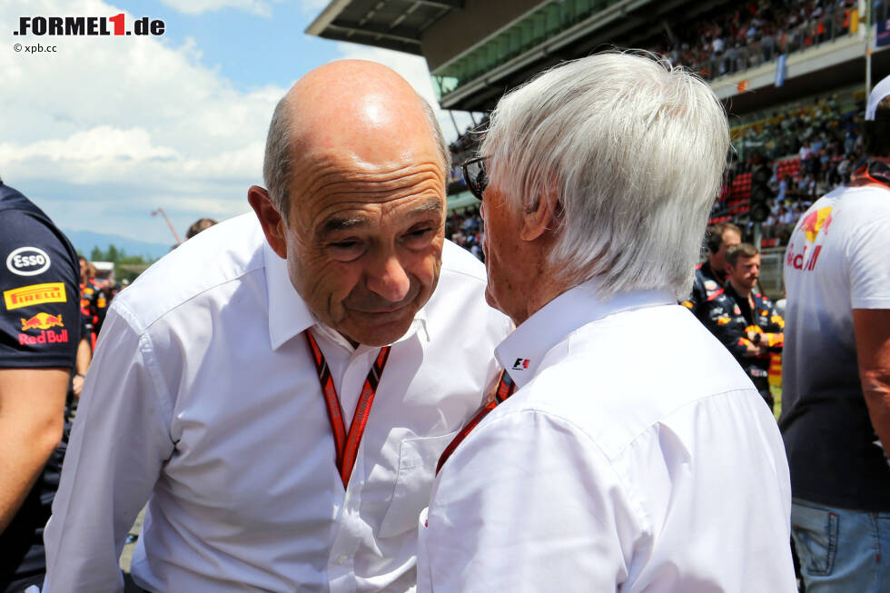 Foto zur News: Ein alter Bekannter ist erstmals seit Monza 2015 wieder zu Gast im Paddock: Peter Sauber, hier im Gespräch mit Bernie Ecclestone. Und er bringt dem Team, das seinen Namen trägt (sonst aber nichts mehr mit ihm zu tun hat), Glück: ...