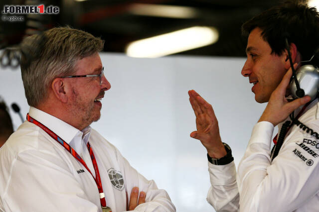 Foto zur News: Ross Brawn hat Toto Wolff in seinem Buch kritisiert - in der gemeinsamen Mercedes-Zeit waren die beiden nicht gerade beste Freunde. Darüber ist längst Gras gewachsen. Inzwischen ist Brawn Regel-Fachmann von Liberty Media - und soll sicherstellen, dass kein Team mehr so dominieren kann, wie das Mercedes zuletzt getan hat.