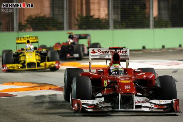 Foto zur News: Die Pole-Position ist in Singapur wichtig. Sieben der neun Rennen wurden von Pole gewonnen. Trotzdem kann man hier Plätze gutmachen: Vettel machte im Vorjahr 17 Plätze gut, als er von 22 auf fünf fuhr. Damit schlug er den Rekord von Felipe Massa, der 2010 16 Plätze gewann. Er kam von Rang 24 auf acht.