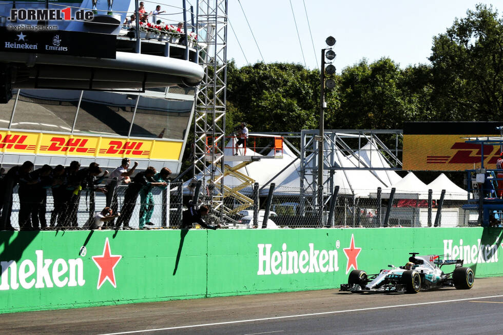 Foto zur News: Die jüngste Form ist ein besserer Indikator. Zwar hat Monza einen anderen Charakter, doch fünfmal in den vergangenen sieben Jahren hat der Italien-Sieger auch das folgende Singapur-Rennen gewonnen: 2010 Alonso, 2011 und 2013 Vettel, 2014 Hamilton, 2016 Rosberg.