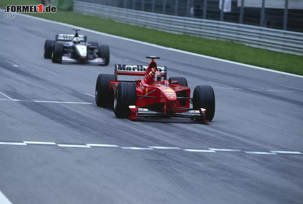 Foto zur News: Nur drei andere Fahrer haben auf dem A1 beziehungsweise Red Bull Ring gewonnen: Jacques Villeneuve 1997 für Williams, Eddie Irvine 1999 für Ferrari und David Coulthard 2001 für McLaren.