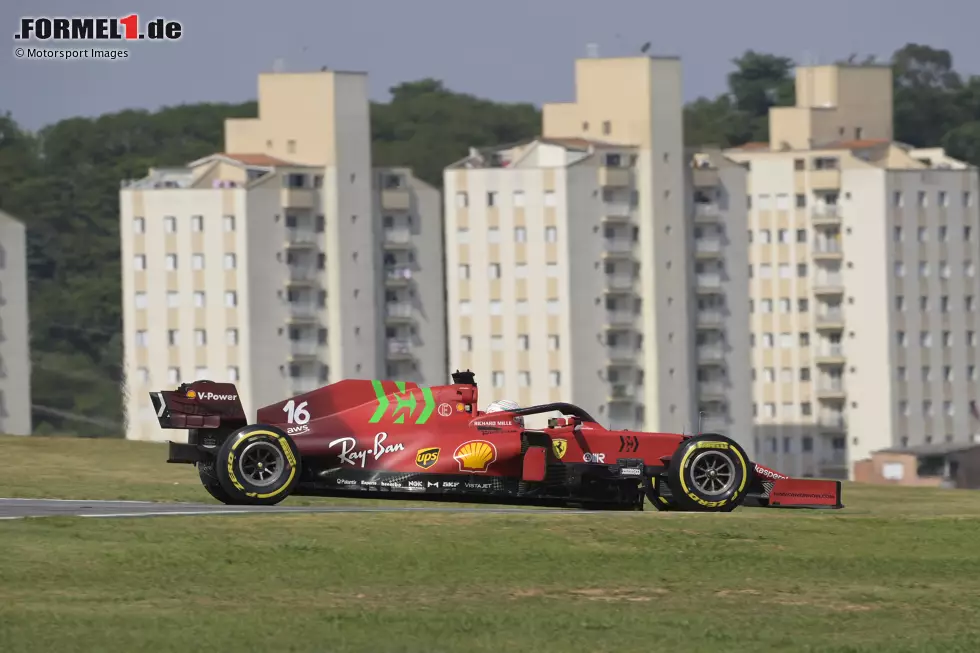 Foto zur News: 2021 markiert dann aber den Schlusspunkt für Ferrari und Philip Morris: Das Logo von &quot;Mission Winnow&quot;, ungewöhnlich in Grün, ist zum letzten Mal in der Formel 1 zu sein. Vor der Saison 2022 wird die Partnerschaft offiziell beendet. Marlboro ist raus bei Ferrari.