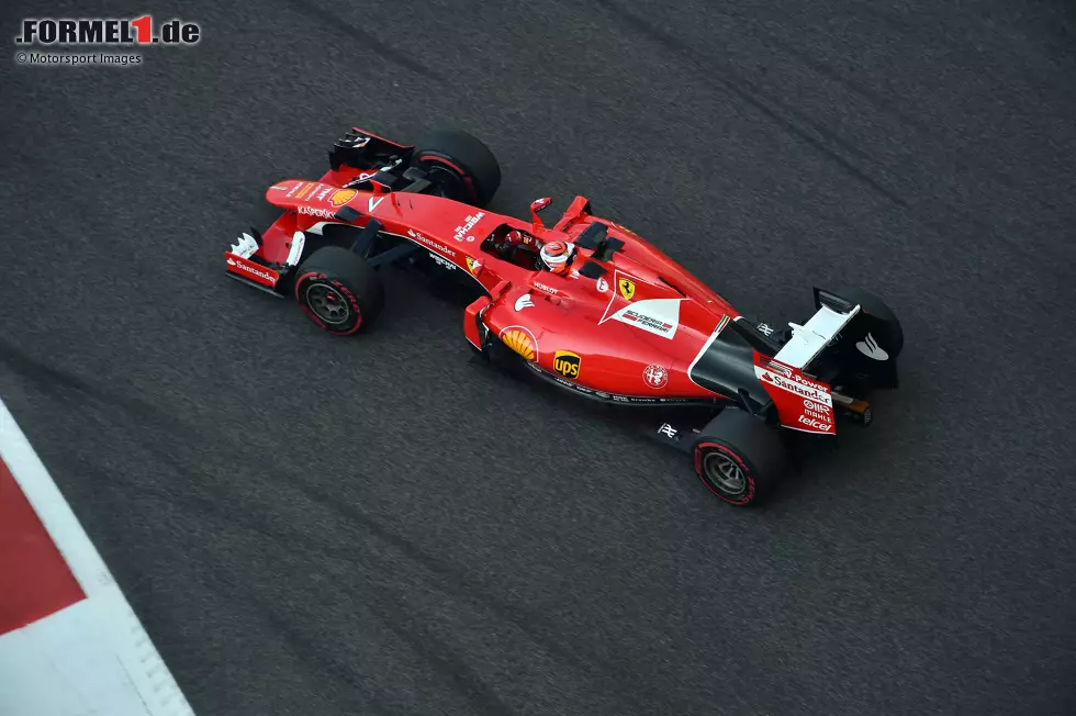 Foto zur News: 2015 dominiert auf dem Formel-1-Ferrari das Teamlogo, nicht etwa ein Marlboro-Schriftzug. Die Farben aber sind identisch, und so schwingt selbst ohne explizite Werbung immer ein bisschen Philip-Morris-Flair mit bei Ferrari. Nur ein paar Jahre danach ...