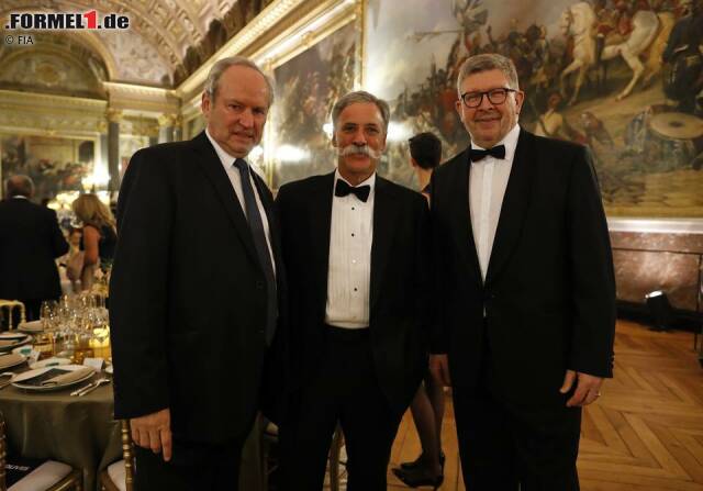 Foto zur News: Renault-Sportchef Jerome Stoll plauderte mit den Formel-1-Bossen Chase Carey und Ross Brawn.