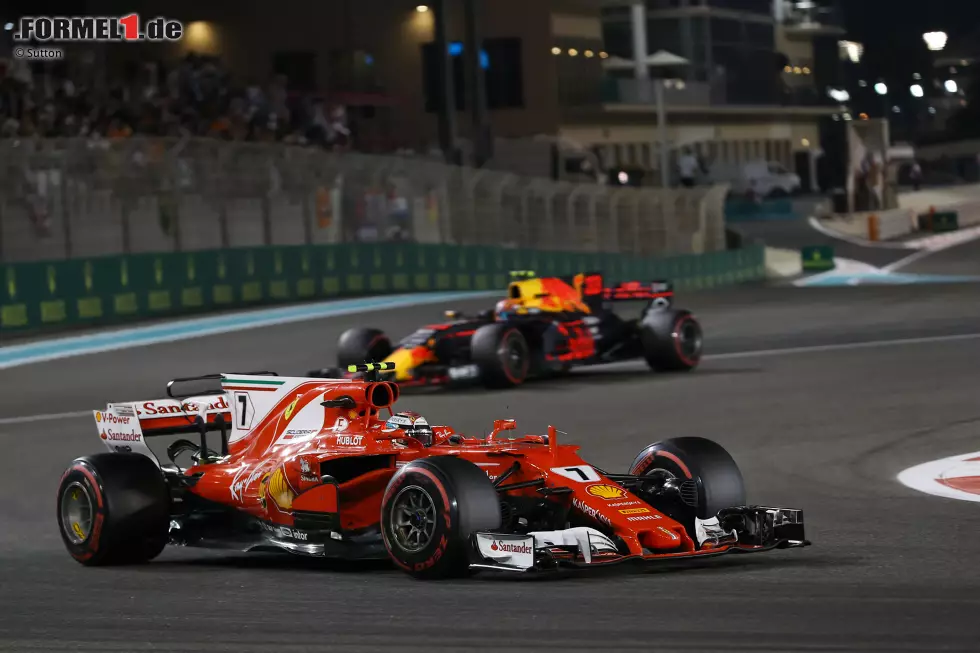 Foto zur News: Max Verstappen wird gegen Rennende zwar schneller (nach einem verkorksten Wochenende mit dem falschen Set-up), aber Räikkönen behauptet den vierten Platz auf der Strecke und erobert ihn damit auch in der WM. &quot;Mit diesem Auto müsste er eigentlich viel weiter vor mir liegen&quot;, trägt&#039;s Ricciardo mit Fassung.