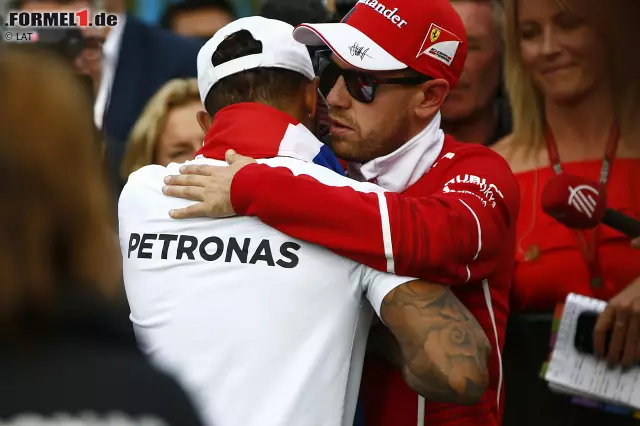 Foto zur News: Hamilton sei 2017 "the better man" gewesen, räumt Vettel, sportlich fair, ein. Letztendlich wird der Deutsche Vierter, 16,1 Sekunden hinter dem Podium. Bei den Interviews wirkt er geknickt, aber er weiß: Den Titel hat er nicht in Mexiko, sondern schon in Asien verloren.