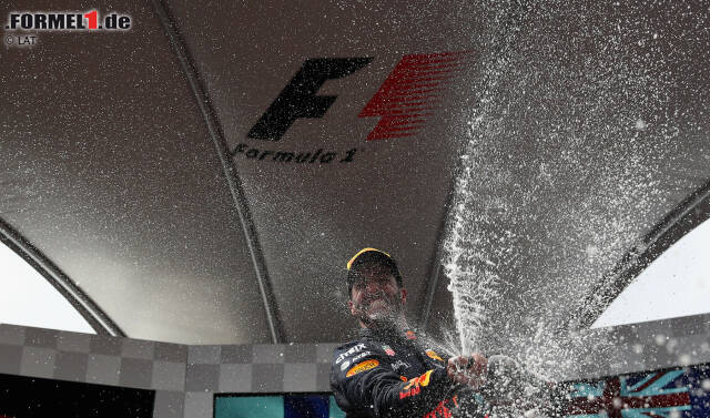 Foto zur News: Und auch um P3 geht's heiß her: Hamilton macht Jagd auf Ricciardo, scheitert aber um 1,4 Sekunden. Red Bull jubelt beim Heim-Grand-Prix zumindest über einen Podestplatz - den zweiten in Österreich nach Verstappen 2016.