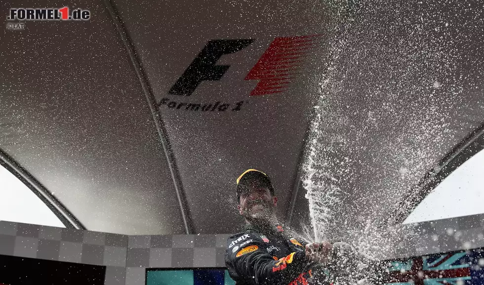 Foto zur News: Und auch um P3 geht&#039;s heiß her: Hamilton macht Jagd auf Ricciardo, scheitert aber um 1,4 Sekunden. Red Bull jubelt beim Heim-Grand-Prix zumindest über einen Podestplatz - den zweiten in Österreich nach Verstappen 2016.