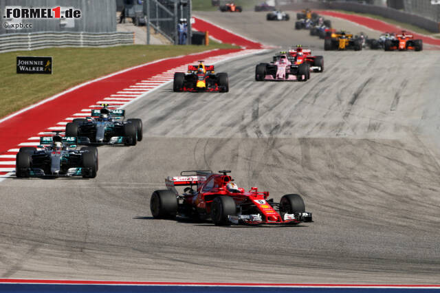 Foto zur News: Nach den Pleiten der Asien-Tournee läuft's diesmal für Vettel. In der dritten Runde, als DRS zum ersten Mal freigegeben wird, hat er schon 1,3 Sekunden Vorsprung. Etwas weiterhin hinten legt sich Räikkönen Ocon zurecht.