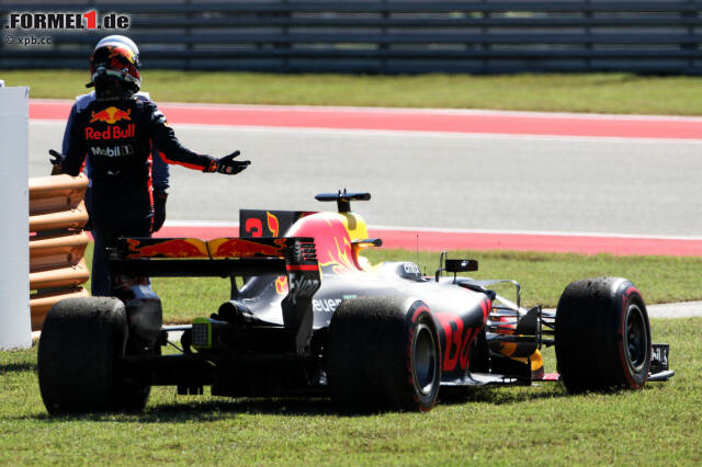 Foto zur News: Ricciardo eröffnet in der zwölften Runde die Boxenstopps, nimmt Vettel in der ersten Runde danach 1,3 Sekunden ab und ist dank des Undercuts drauf und dran, Platz zwei zu erobern. Doch ein Motorschaden beendet jäh seinen Traum vom Podium.