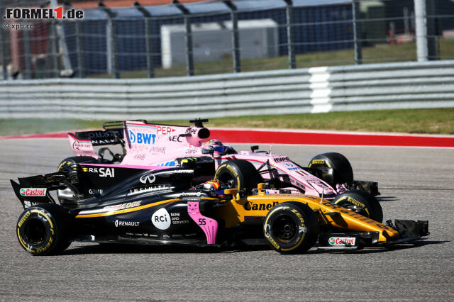 Foto zur News: Bitter für Perez: Den von hinten drängenden Sainz kann er nur kurz abwehren. Beim Überholmanöver des Spaniers klatscht Alain Prost in der Renault-Box begeistert Beifall. So kräht kein Hahn mehr nach Jolyon Palmer.