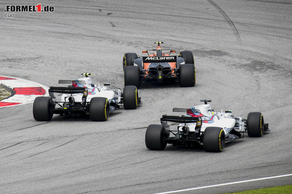 Foto zur News: Eine Williams-Panne der besonderen Art: Weil Massa durch den früheren Boxenstopp &quot;irrtümlich&quot; an Lance Stroll vorbeigeht, tauschen die beiden später die Positionen zurück. Nutznießer davon ist Stoffel Vandoorne, der am Ende Siebter wird und in der WM Fernando Alonso überholt.