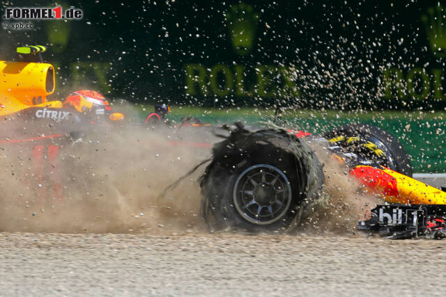 Foto zur News: Aber eine Strafe gibt's trotzdem: Verstappen schlitzt sich am Williams-Frontflügel den rechten Vorderreifen auf, fällt auf den letzten Platz zurück. Dass er immerhin noch einen Punkt holt, hat er nur einem harten Manöver gegen Kevin Magnussen in der Schlussphase zu verdanken. Sonst wäre das Podium möglich gewesen.