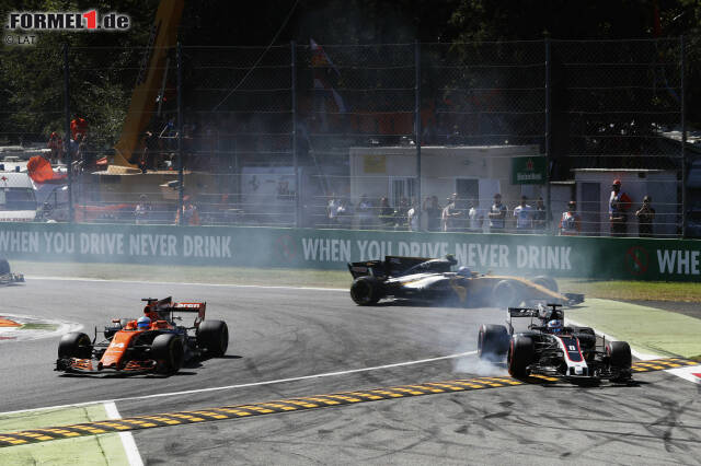 Foto zur News: Schon in Spa waren Fernando Alonso und Jolyon Palmer nicht einer Meinung, und in Monza setzt sich das fort. "Sorry, aber wir müssen etwas gegen Palmer unternehmen", schimpft Alonso am Funk. Der kassiert für sein Zweikampfverhalten fünf Sekunden Strafe. "Ein Witz", findet Alonso. Und unkt später, als der Renault ausscheidet: "Karma!"