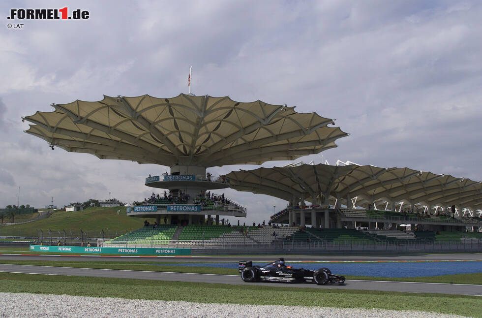 Foto zur News: Nicht nur mit Renault, auch mit Ferrari und McLaren war Alonso in Malaysia bereits siegreich. Umso mehr hofft er auf einen versöhnlichen Abschluss: &quot;Die Strecke ist anspruchsvoll, für den Fahrer wie auch für das Auto. Hoffentlich können wir ein gutes Ergebnis einfahren.&quot;