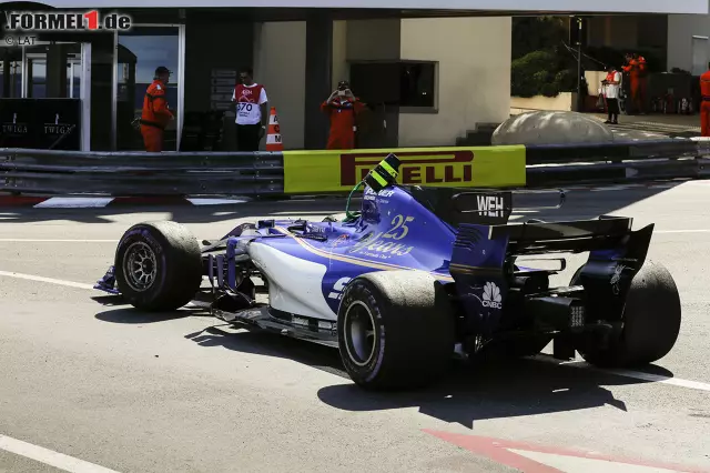 Foto zur News: Kurioser Crash: Wehrlein steht seitlich auf den Reifen, ganz Monaco bangt minutenlang um den Sauber-Fahrer. Dann endlich Entwarnung. In der zweiten Portier-Kurve hat ihn Comeback-Superstar Button übermotiviert zu überholen versucht. "Ziemlich dumm", urteilt Wehrlein.