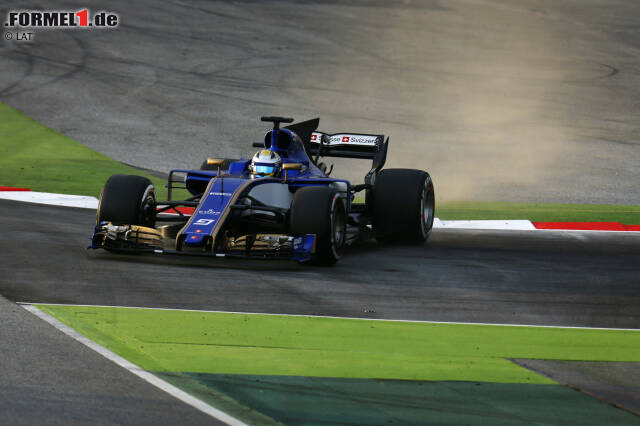 Foto zur News: Platz 5: Sauber, aber doch nicht porentief rein. Der Sauber-Ferrari C36 in der neuen Lackierung überzeugt 9,07 Prozent der Fans zumindest optisch schon einmal.