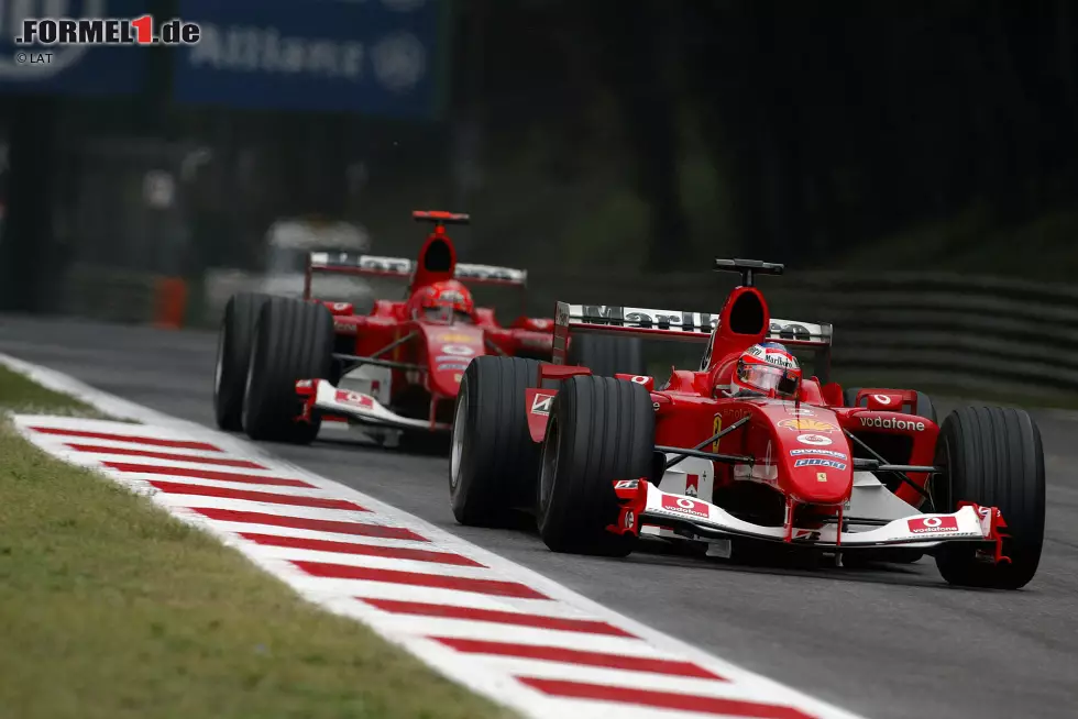 Foto zur News: Mit den im Zuge der Regelnovelle schneller werdenden Autos könnten die schnellste Pole-Position und die schnellste Rennrunde der Geschichte neu vermerkt werden. Bisher an der Spitze: Die 260,395 km/h und 257,321 km/h Durchschnittstempo von Rubens Barrichello im Ferrari, gefahren 2004 in Monza.