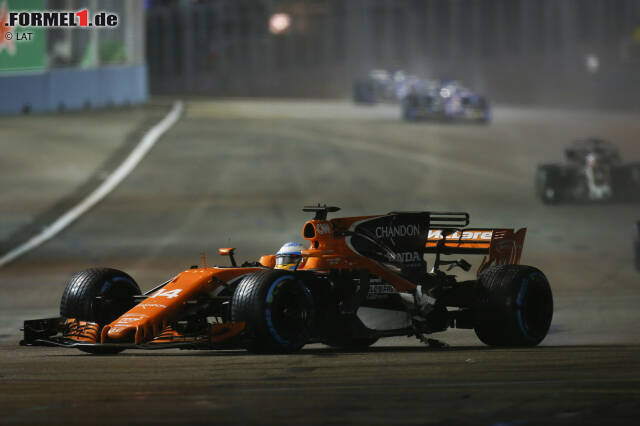 Foto zur News: Das endgültige Aus für Alonso: "Fernando, we need to retire the car." Letztendlich wegen eines gebrochenen Auspuffs. Immerhin holt Teamkollege Stoffel Vandoorne, der immer besser in Fahrt kommt, als Siebter weitere WM-Punkte für McLaren.