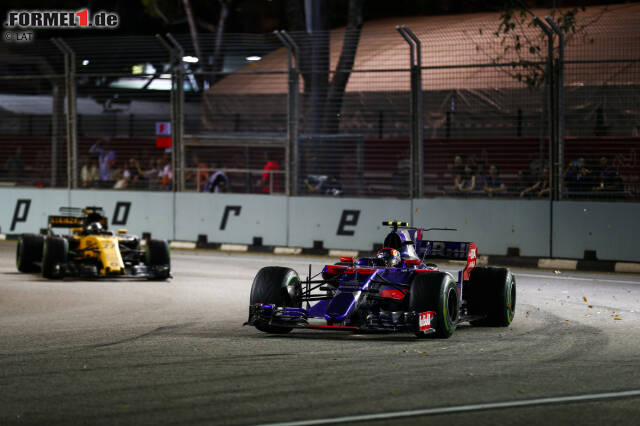 Foto zur News: Hamilton und Ricciardo nutzen die letzte Safety-Car-Phase nicht mehr zu einem Stopp; Hülkenberg aber schon: An vierter Stelle liegend (vor Carlos Sainz) muss er reinkommen, um Hydrauliköl nachzufüllen. Er fällt erst auf P10 zurück - und scheidet später ganz aus. "Wir müssen uns bei Nico entschuldigen", bedauert Teamchef Cyril Abiteboul.