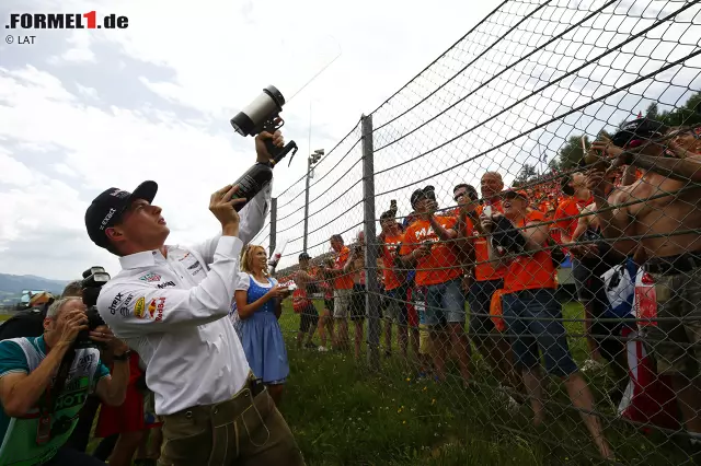 Foto zur News: Während Max Verstappen vor tausenden niederländischen Fans den fünften Ausfall in sieben Rennen verkraften muss, kassiert Übeltäter Kwjat eine Durchfahrtsstrafe, kann aber weiterfahren.