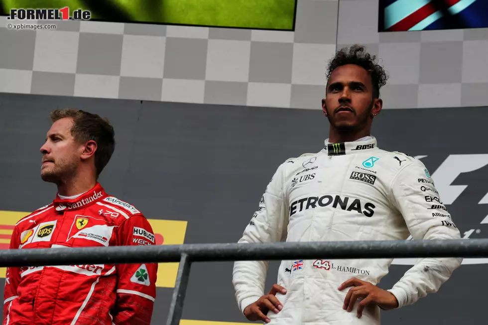 Foto zur News: Zwischenfazit: Auf dem Papier sollte Hamilton seinen Vorsprung in den drei folgenden Rennen weiter ausbauen können. Auf zwei der drei Strecken sollte Mercedes im Vorteil sein, in Suzuka zumindest gleichwertig mit Ferrari. Vieles spricht dafür, dass der Brite mit einem großen Punktevorsprung in die letzten drei Saisonrennen gehen wird.