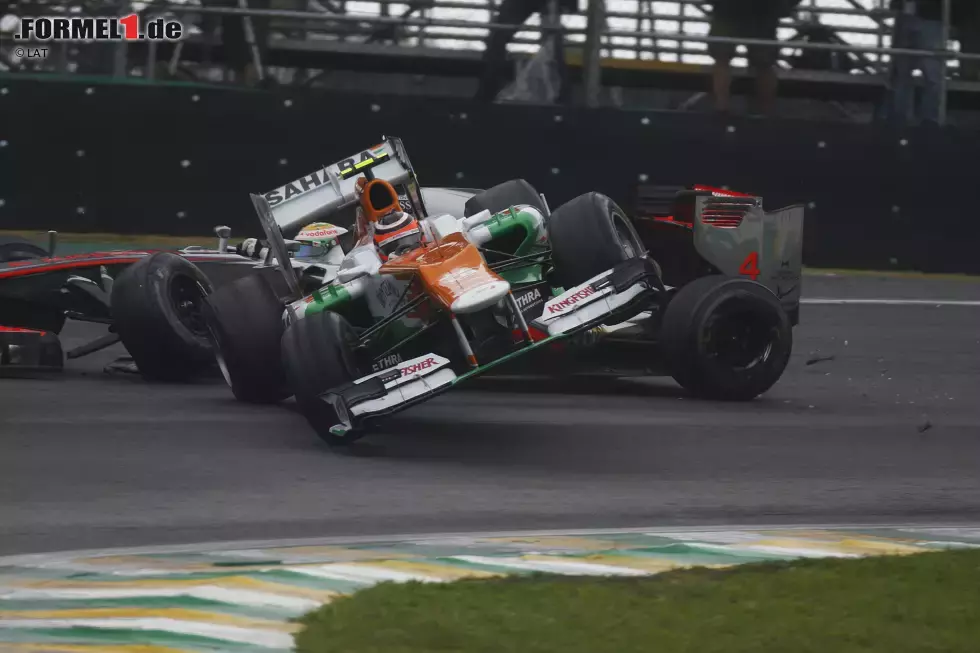 Foto zur News: Am spektakulärsten ist sicherlich das Rennen in Brasilien 2012. Im feuchten Wetter führt Hülkenberg das Rennen einige Zeit sogar an, doch nach einem Crash mit Lewis Hamilton ist der Überraschungs-Coup zunichte.