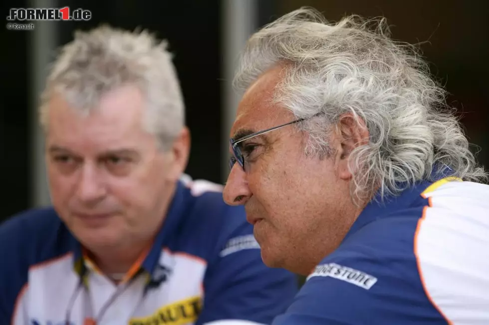 Foto zur News: Briatore und sein Chefingenieur Pat Symonds werden lebenslang respektive für fünf Jahre von allen FIA-Veranstaltungen ausgeschlossen. Piquet passiert als Kronzeuge nichts, er steht aber vor dem Scherbenhaufen seiner Karriere.