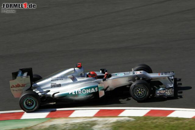 Foto zur News: Mercedes MGP W03: Mehr als ein (glücklicher) Podestplatz ist auch in "Schumis" Abschiedssaison 2012 nicht drin. Zwar gewinnt der W03 ein Rennen, doch diesen fährt Teamkollege Rosberg ein. Nach drei durchwachsenen Jahren endet Schumachers Comeback mit Mercedes. Bilanz: 20 Rennen, 0 Siege, 0 Pole-Positions