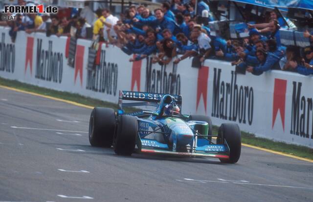 Foto zur News: Benetton B194: "Schumis" erstes Weltmeisterauto! Vor allem zu Saisonbeginn dominiert der B194 die Königsklasse. Schumacher fährt von Sieg zu Sieg und sichert sich in Monaco seine erste Pole-Position in der Formel 1. Am Ende des Jahres gewinnt er den Titel. Bilanz: 14 Rennen, 8 Siege, 6 Pole-Positions