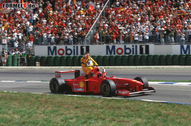 Foto zur News: Ferrari F310B: Nach dem Übergangsjahr 1996 ist Schumacher 1997 wieder voll drin im Titelkampf. Zwar muss er sich am Ende ganz knapp Jacques Villeneuve im Williams geschlagen geben, doch der neue F310B ist für Ferrari ein Schritt in die richtige Richtung. Bilanz: 17 Rennen, 5 Siege, 3 Pole-Positions