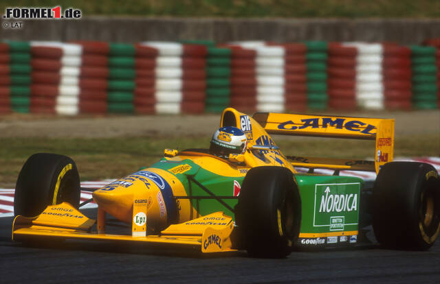 Foto zur News: Benetton B193/B193B: Auch im folgenden Jahr geht es weiter aufwärts. In 16 Rennen schafft es Schumi 1993 neunmal auf das Podium. In der B-Version des B193 feiert er in Estoril außerdem einen weiteren Sieg. Der ganz große Wurf wird Benetton aber erst im folgenden Jahr gelingen ... Bilanz: 16 Rennen, 1 Sieg, 0 Pole-Positions.