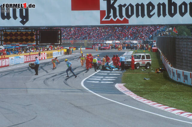 Foto zur News: Autodromo Enzo e Dino Ferrari: 2006 ist die Formel 1 zum bis heute letzten Mal in Imola zu Gast. Zuvor steht die Strecke seit 1980 ohne Unterbrechung im Kalender der Königsklasse - dann ist Schluss. Die Strecke gilt als nicht mehr zeitgemäß. Anschließend wird der Traditionskurs umgebaut und modernisiert.