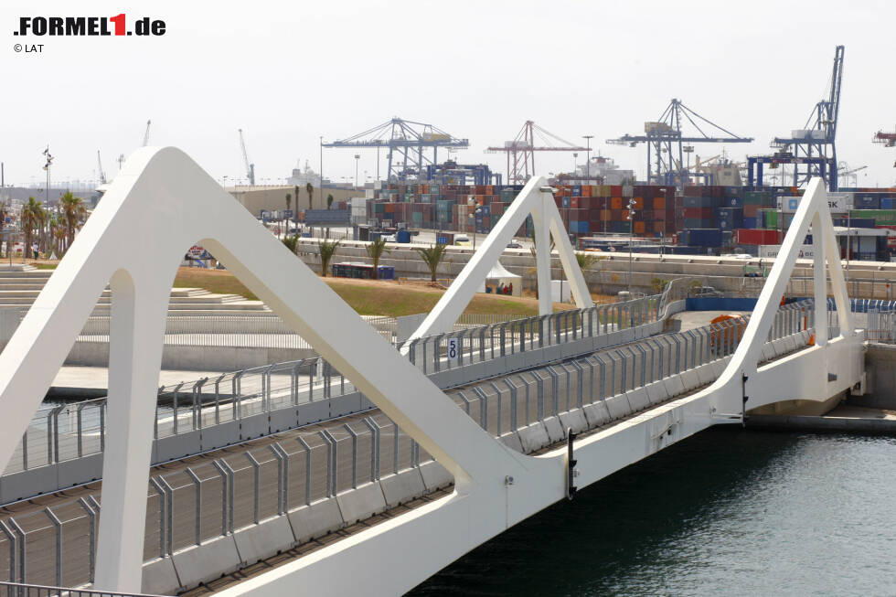 Foto zur News: Weil es sich ohnehin nur um einen temporären Straßenkurs handelt, verschwindet der Valencia Street Circuit mit dem Formel-1-Aus komplett von der Bildfläche, und am Hafen von Valencia kehrt wieder Ruhe ein. Übrigens: Auch die offizielle Internetseite der Strecke ist bereits seit mehreren Jahren offline.