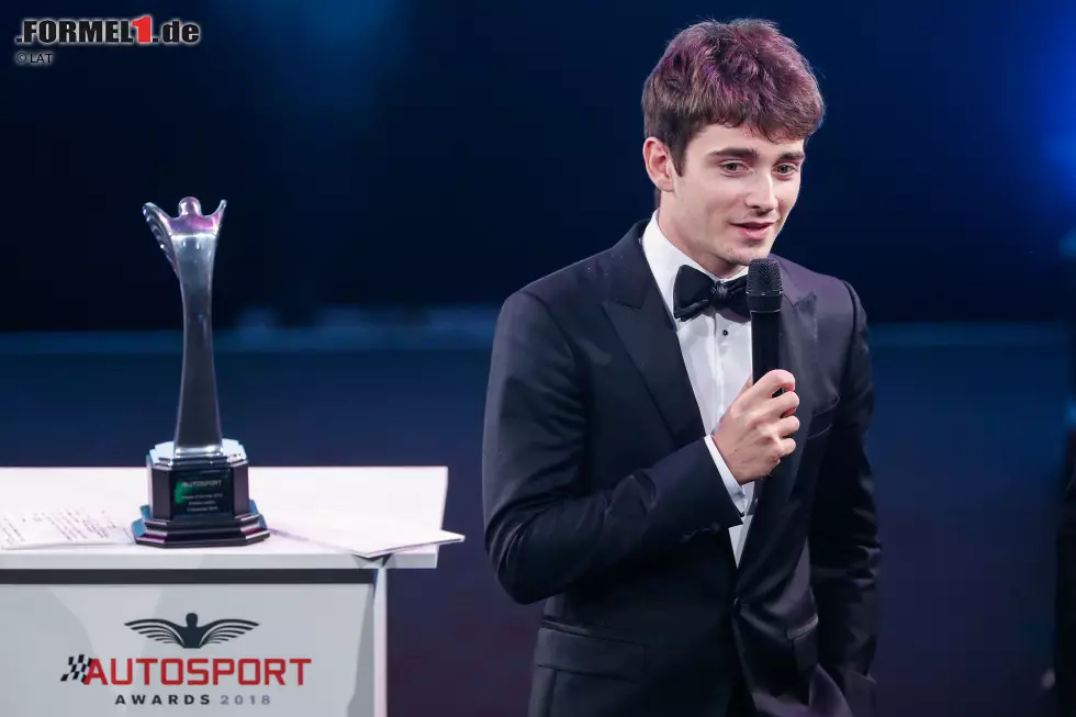 Foto zur News: Rookie des Jahres: Charles Leclerc (Formel 1) - &quot;Ich habe nicht erwartet, dass die Saison so positiv verlaufen wird oder dass ich die Beförderung bekomme! Das ist echt ziemlich verrückt! Ich freue mich auf die Herausforderung im kommenden Jahr, und es ist eine Ehre, neben einem solchen Champion [wie Vettel] zu fahren.&quot;