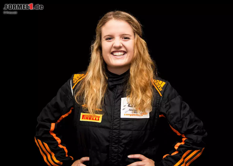 Foto zur News: Caitlin Wood (21/AUS): Im Windschatten ihres Bruders begann sie mit dem Motorsport und wurde von Ex-Formel-1-Pilot Tomas Enge für das Nachwuchsprogramm des Reiter-Teams ausgewählt. Sie setzte sich im KTM-X-Bow durch und fuhr 2017 im Lamborghini in der Blancpain-Serie auf das Podest. Ziel: der Sieg bei den 24 Stunden von Le Mans!