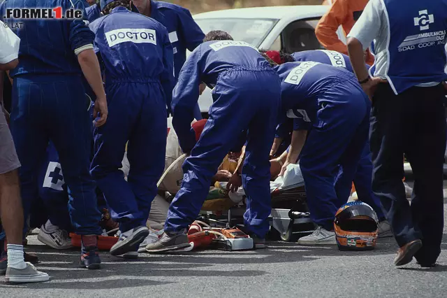 Foto zur News: ... rettet sofort nach dem Eintreffen das Leben des 26-jährigen Nordiren, indem er den Helm abnimmt und die Atemwege Donnellys freimacht. Dann sieht er die deformierten Beine des Piloten, der viel Blut verliert und veranlasst den Transport ins Medical Center und später per Hubschrauber ins Krankenhaus nach Sevilla. Donnellys Auto ...