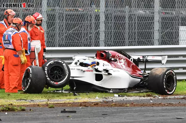 Foto zur News: Teamkollege Charles Leclerc erlebte Ähnliches und wurde zunächst in der Garage behalten.