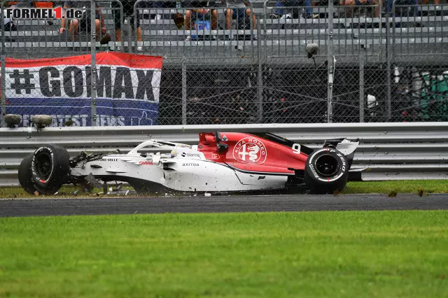 Foto zur News: Bei Sauber macht man derweil einen Defekt beim DRS verantwortlich.