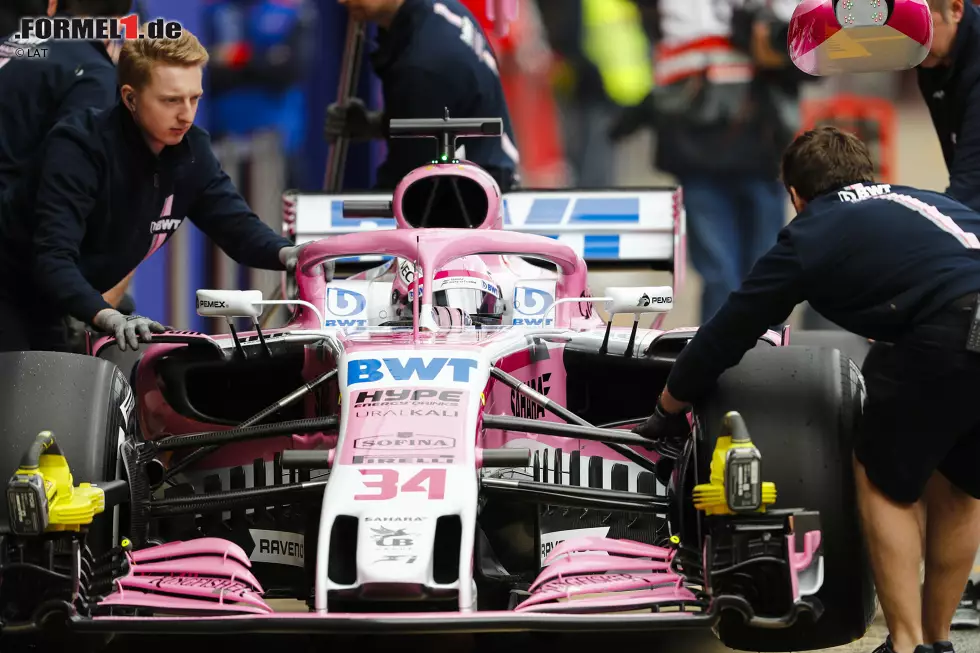 Foto zur News: ... und Force India. Dort ist das Halo zumindest farblich am auffälligsten und wurde in das rosa Grunddesign intergriert. Bis zum Saisonauftakt kann sich an den Varianten aber noch einiges tun.