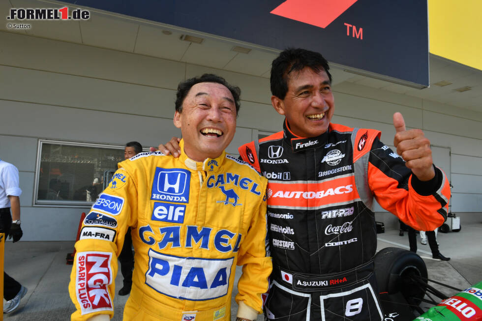 Foto zur News: Zwei japanische Legenden unter sich: Satoru Nakajima und Aguri Suzuki.
