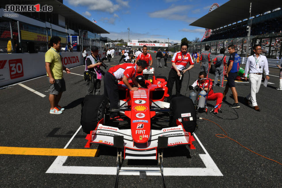Foto zur News: Ferrari lässt sich nicht lumpen und bietet zahlreiche F1-Boliden auf.