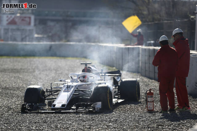 Foto zur News: Sauber - 1 Stern: Mit Alfa Romeo soll es aufwärts gehen, doch der Weg ist für die Schweizer steinig. Der Bolide scheint schwierig zu fahren sein und Grip zu mangeln, so oft wie die Piloten im Kiesbett standen. Man darf allerdings davon ausgehen, dass sich durch Ferraris Know-how im Laufe der Zeit Verbesserungen einstellen.