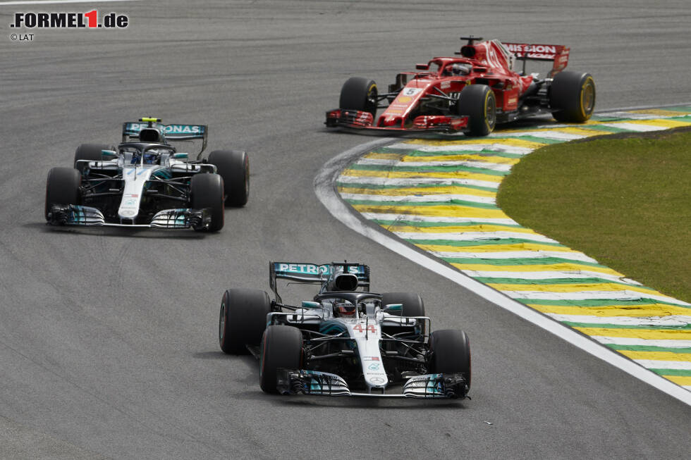 Foto zur News: 2018 wurde es denkbar knapp. Und Ferrari stellte mitunter sogar das bessere Auto als Mercedes. Aber unter Arrivabene häuften sich im Team zu viele Fehler an. Und dafür muss letztendlich der Teamchef die Konsequenzen tragen.