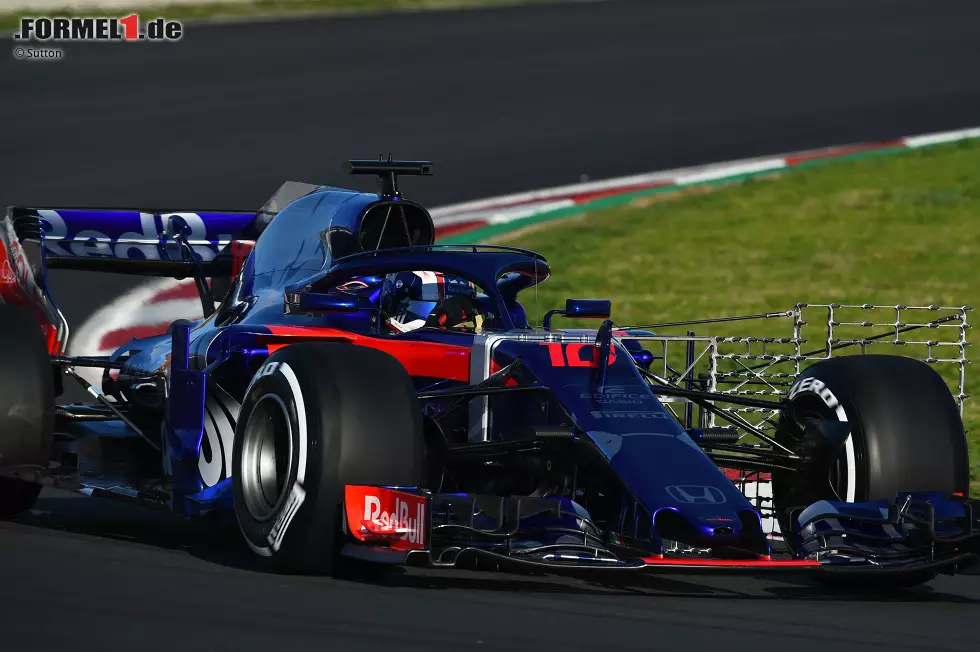 Foto zur News: Toro Rosso hat beim STR13 einige Sensoren hinter dem linken Vorderrad angebracht, um die dort auftretenden Luftverwirbelungen zu messen und im nächsten Schritt Gegenmaßnahmen ergreifen zu können.