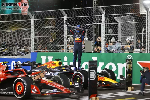 Foto zur News: Max Verstappen hat es geschafft! Der Niederländer krönte sich in Las Vegas mit einem fünften Platz zum Weltmeister, weil Titelrivale Lando Norris ebenfalls nicht über Rang sechs hinauskam. Der Red-Bull-Pilot ist aber nicht der erste Pilot in der Geschichte, der beim Titelgewinn nicht auf das Podest fuhr. Wir blicken zurück.