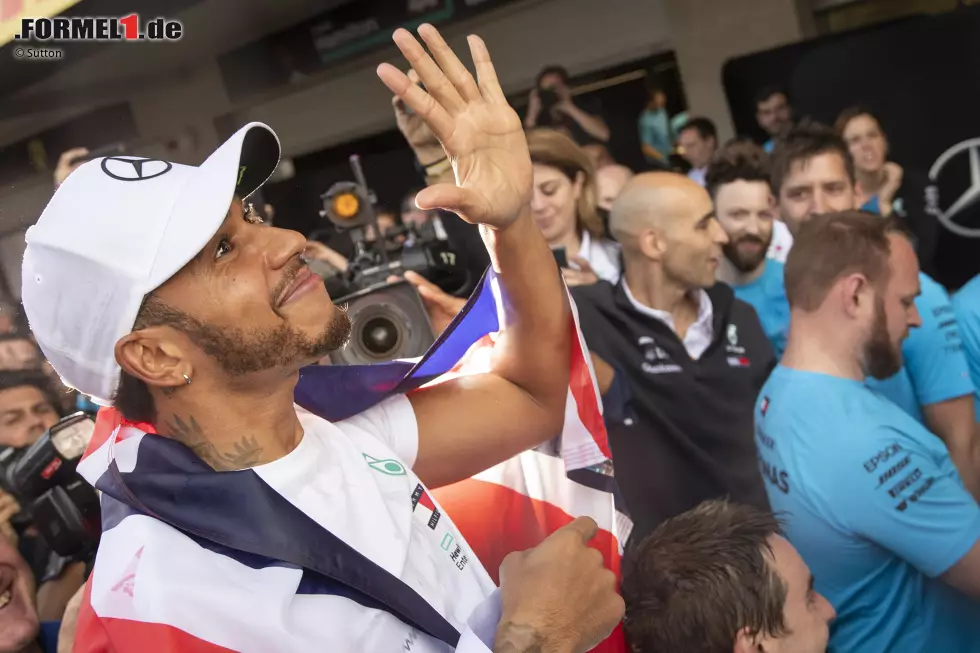 Foto zur News: Lewis Hamilton reicht in Mexiko 2018 ein vierter Platz, um einen ausreichenden Vorsprung gegenüber Sebastian Vettel zu haben, sodass der Deutsche ihn im restlichen Saisonverlauf nicht mehr einholen kann. Damit wiederholt sich diese Begebenheit direkt. Denn ...