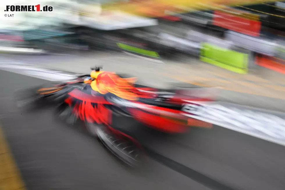 Foto zur News: Daniel Ricciardo (3): An der Performance im Rennen gibt&#039;s nichts auszusetzen. Vom Speed her droht ihm Verstappen allerdings zu enteilen. Und der Schnitzer im Freien Training, der ihm die Grid-Strafe bescherte, war ein fataler Fehler. Wenn auch, zugegeben, sehr hart bestraft.