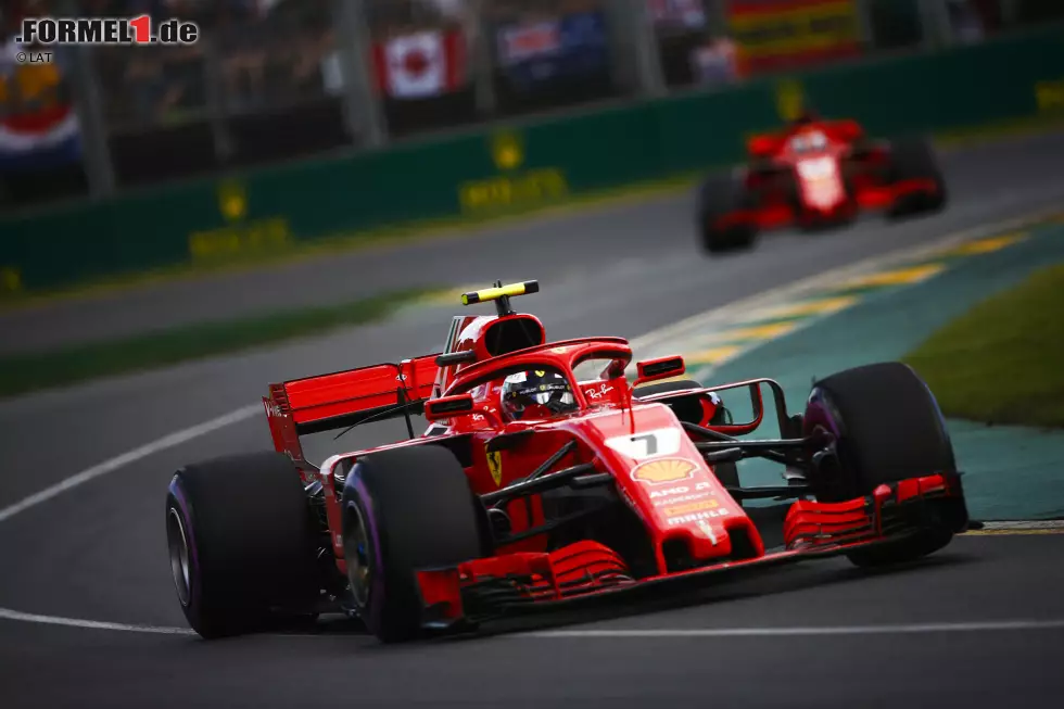 Foto zur News: Kimi Räikkönen (3): Das ganze Wochenende (bis auf den belanglosen letzten Rennstint) schneller als Vettel. In der Redaktion gab es Stimmen, die eine 2 für angemessener gehalten hätten. Sie wurden überstimmt. Schwierig zu benoten, weil wir nicht genau wissen, wie gut der Ferrari wirklich ist.