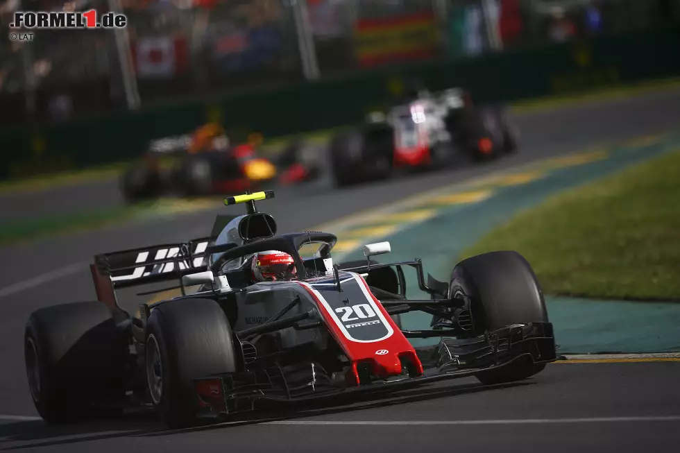 Foto zur News: Kevin Magnussen (2): Sicher nicht der zweitbeste Fahrer im Feld. Aber im Quaifying vor Grosjean zu landen, trotz reduzierter Trainingszeit, am Start Verstappen zu knacken und dann seelenruhig Platz vier entgegenzufahren, bis das Schicksal zuschlägt, das war eine astreine Leistung. Gern mehr davon!